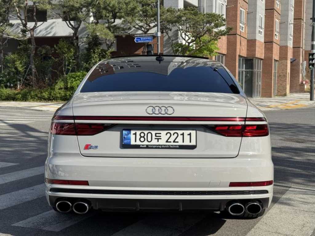 Audi S8 - Vista 4
