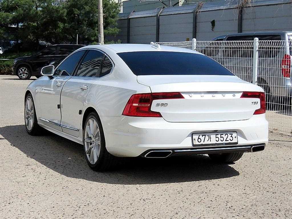 Volvo S90 - Vista 3