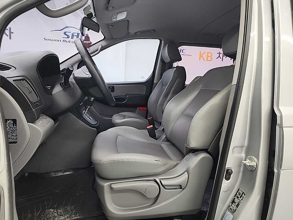 HYUNDAI Starex - Vista 11
