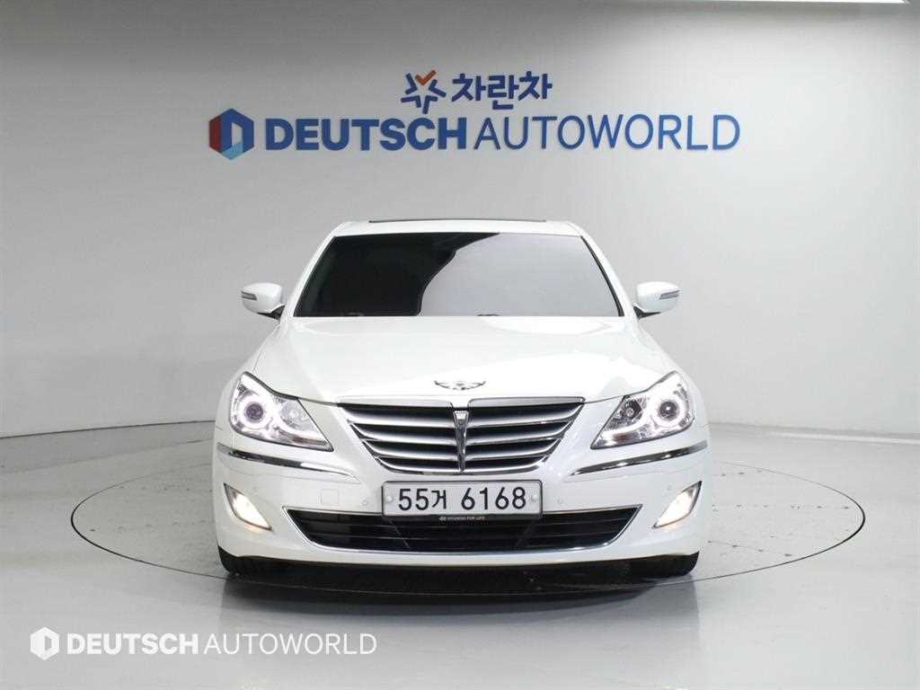 HYUNDAI Genesis - Vista 3