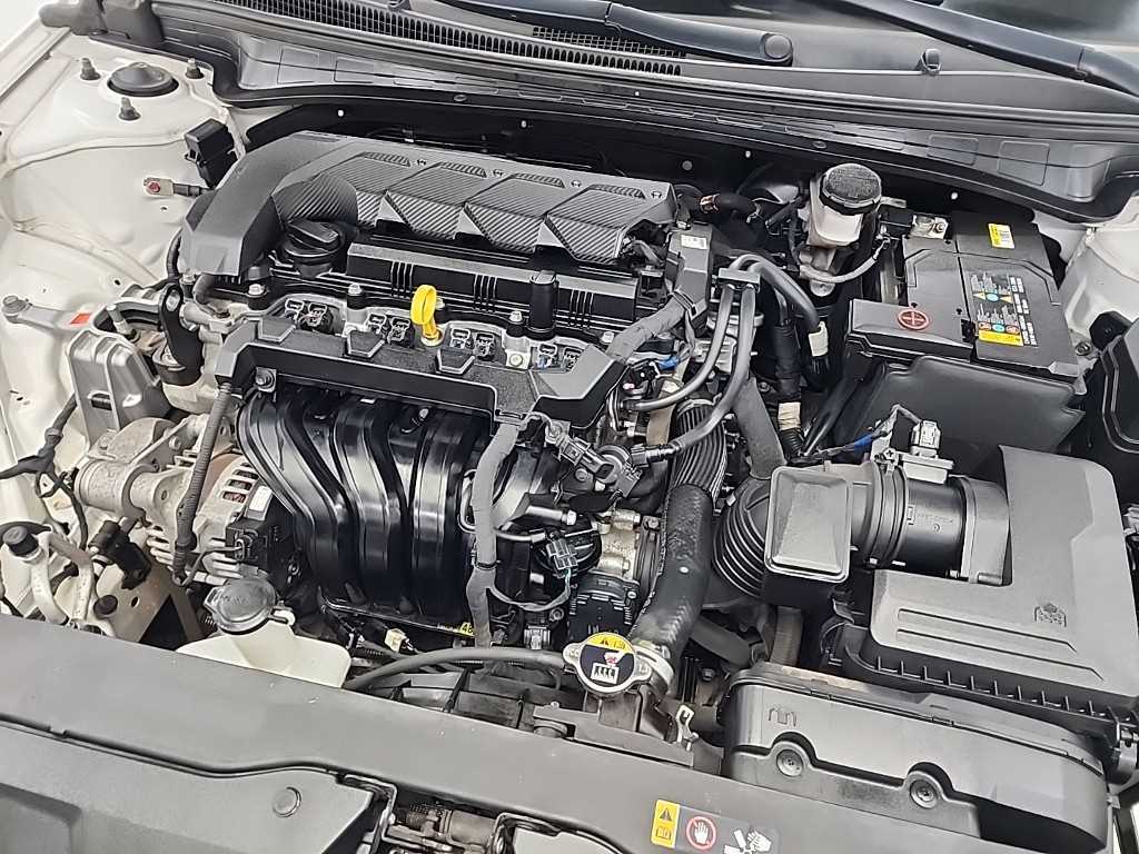 HYUNDAI Avante - Vista 5