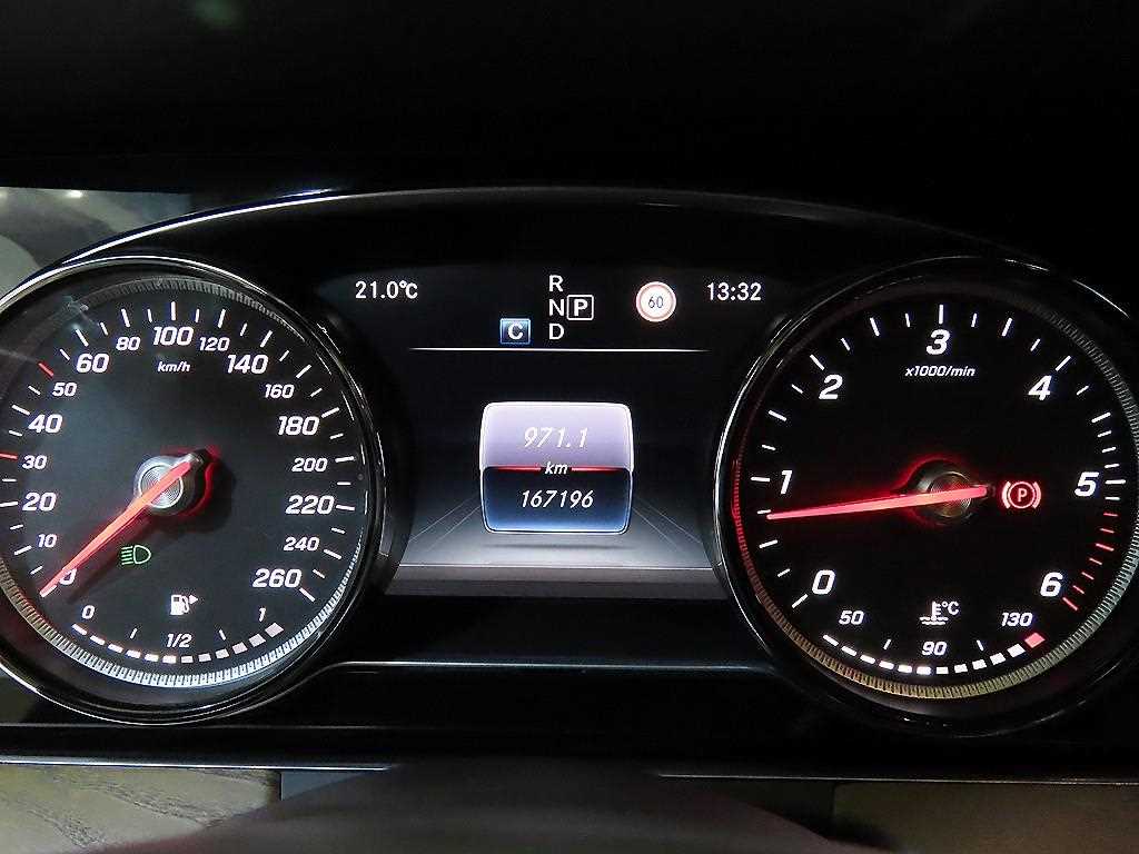 Mercedes Benz E class - Vista 9