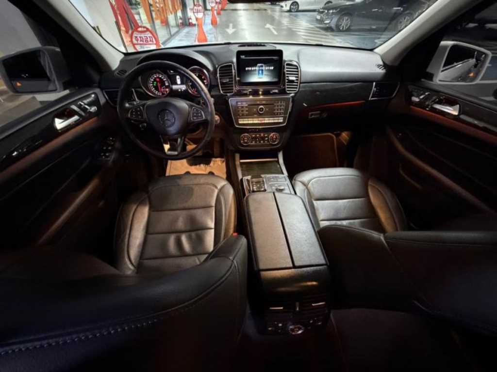 Mercedes Benz GLE Class - Vista 6