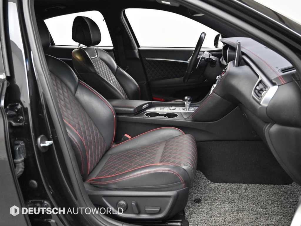 Genesis G70 - Vista 10