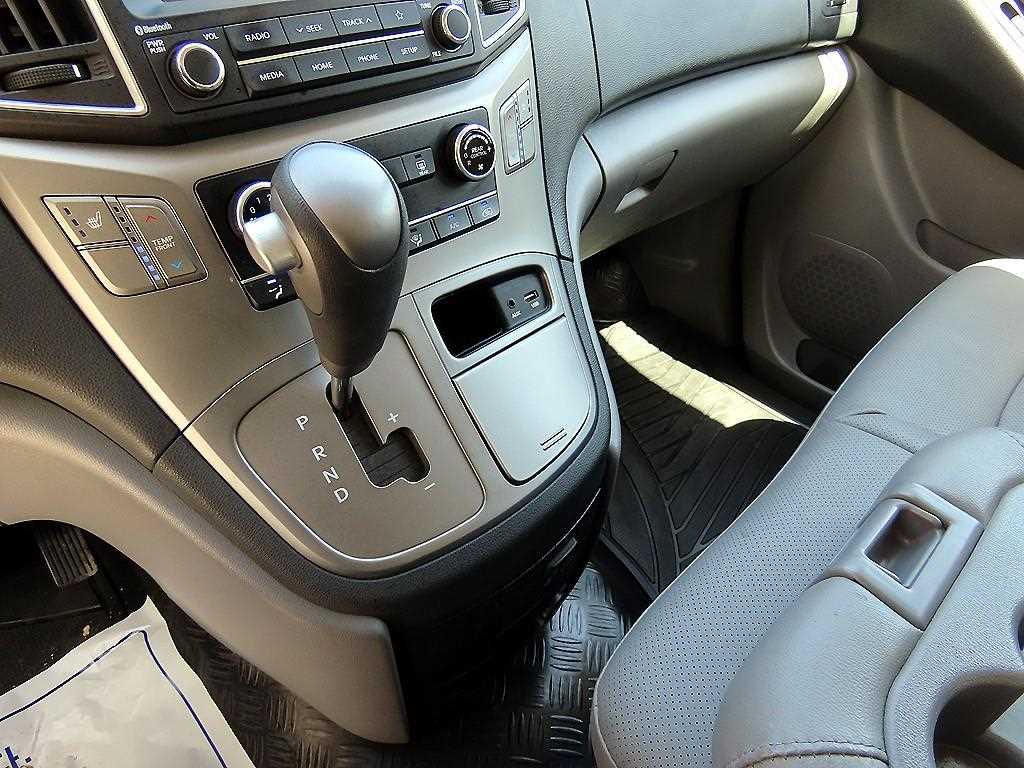 HYUNDAI Starex - Vista 11