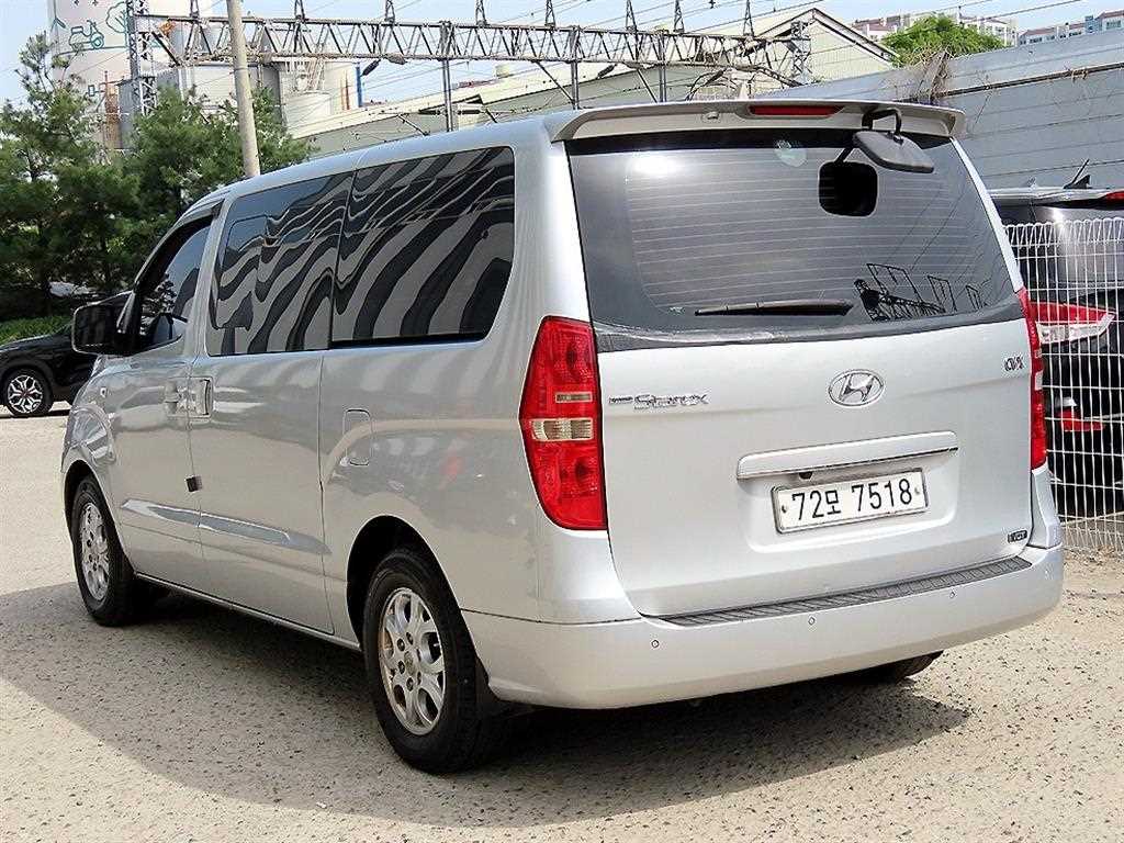 HYUNDAI Starex - Vista 3