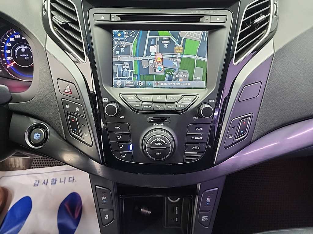 HYUNDAI i40 - Vista 10