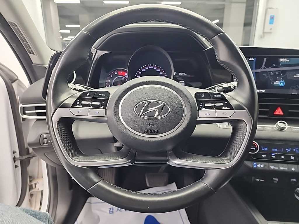 HYUNDAI Avante - Vista 9
