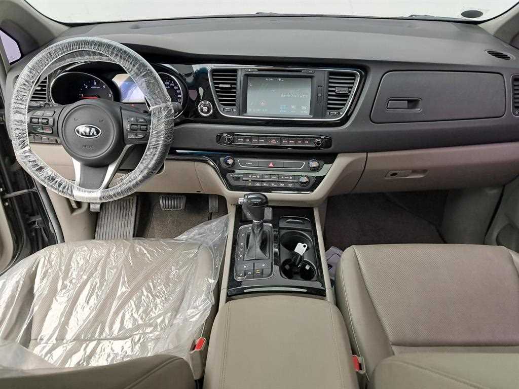 KIA Carnival - Vista 6