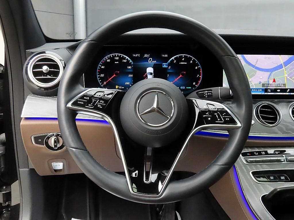 Mercedes Benz E class - Vista 9