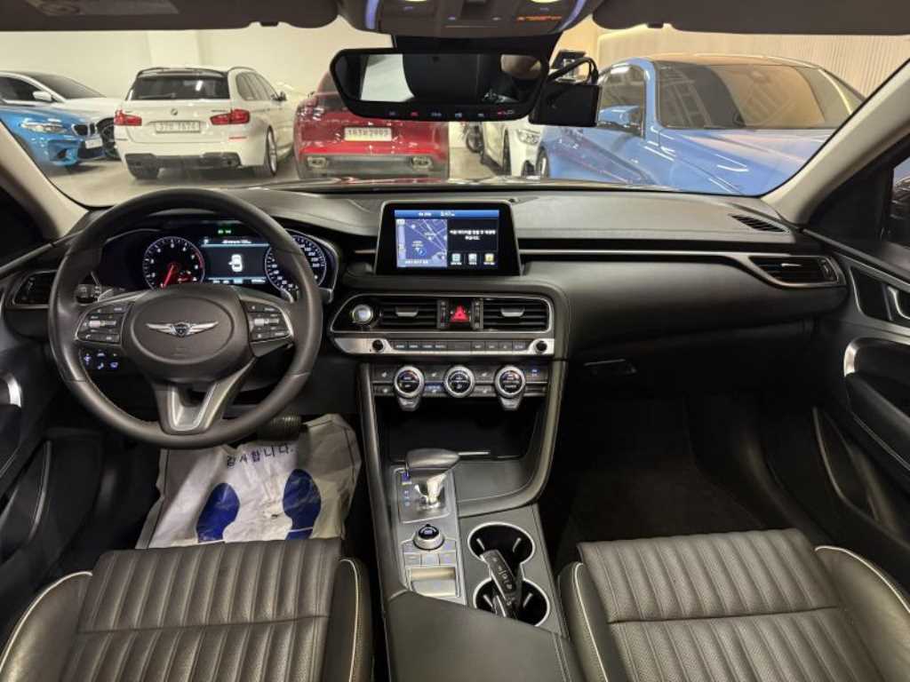 Genesis G70 - Vista 6