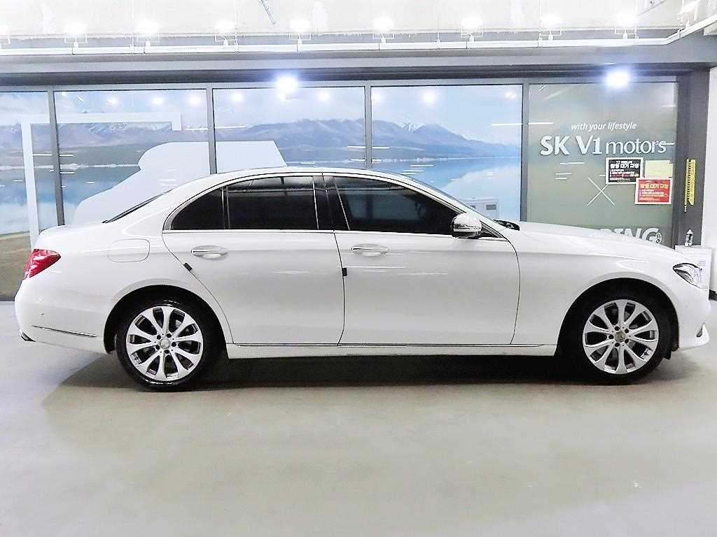 Mercedes Benz E class - Vista 3