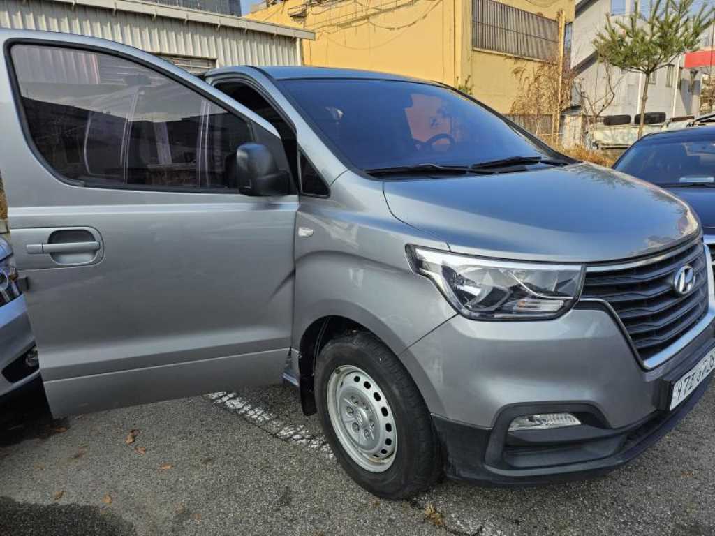 HYUNDAI Starex - Vista 2