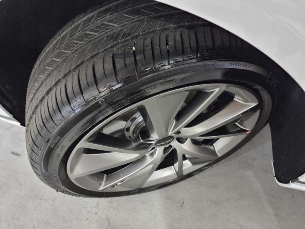 Genesis GV70 2025 Blanco - Importación desde Corea - HF Imports Iquique - Foto 19