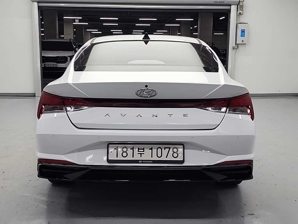 HYUNDAI Avante - Vista 3
