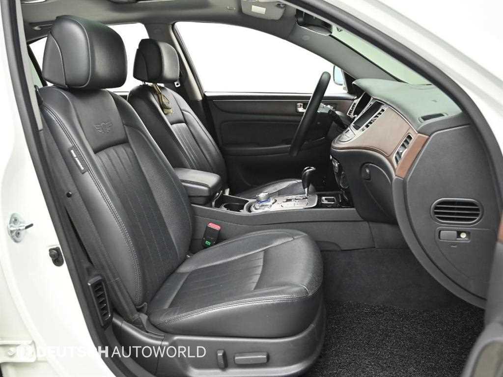 HYUNDAI Genesis - Vista 10
