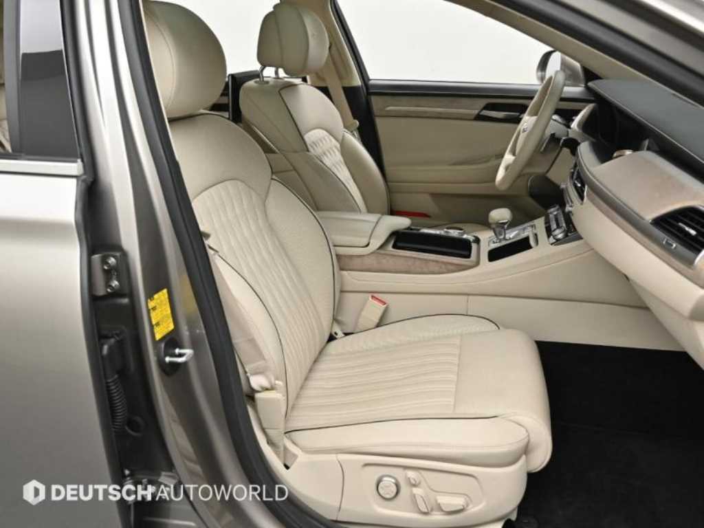 Genesis G90 - Vista 10