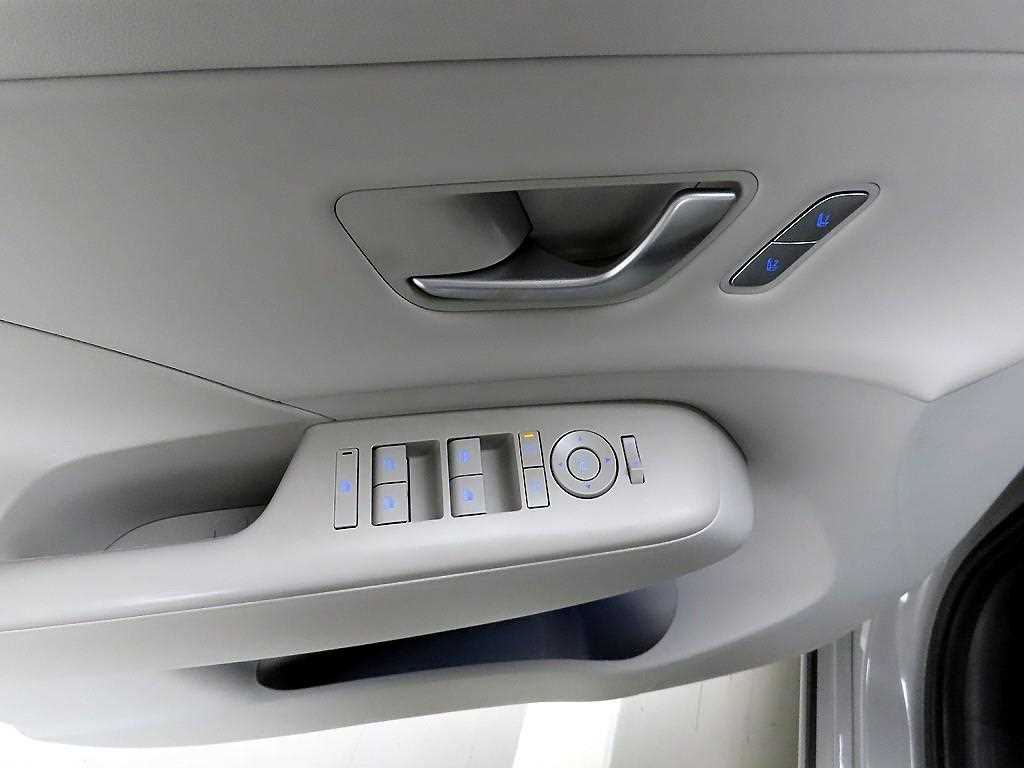 HYUNDAI Kona - Vista 11