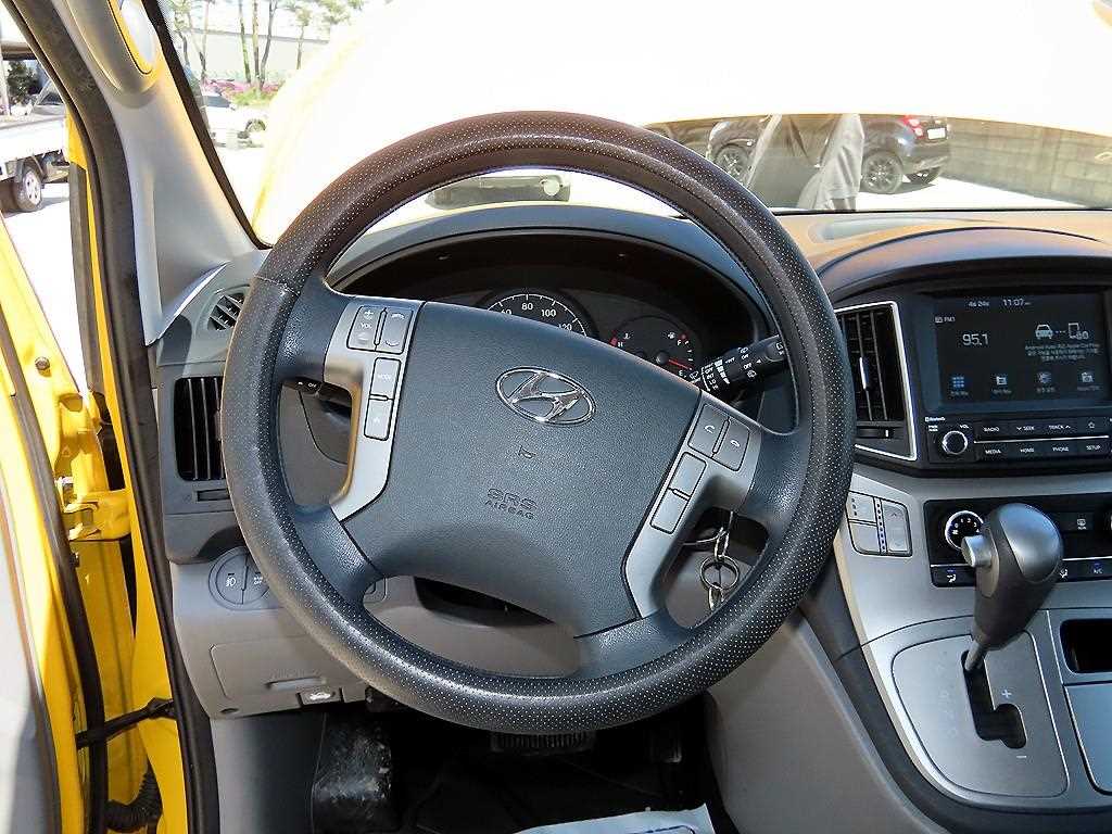 HYUNDAI Starex - Vista 9