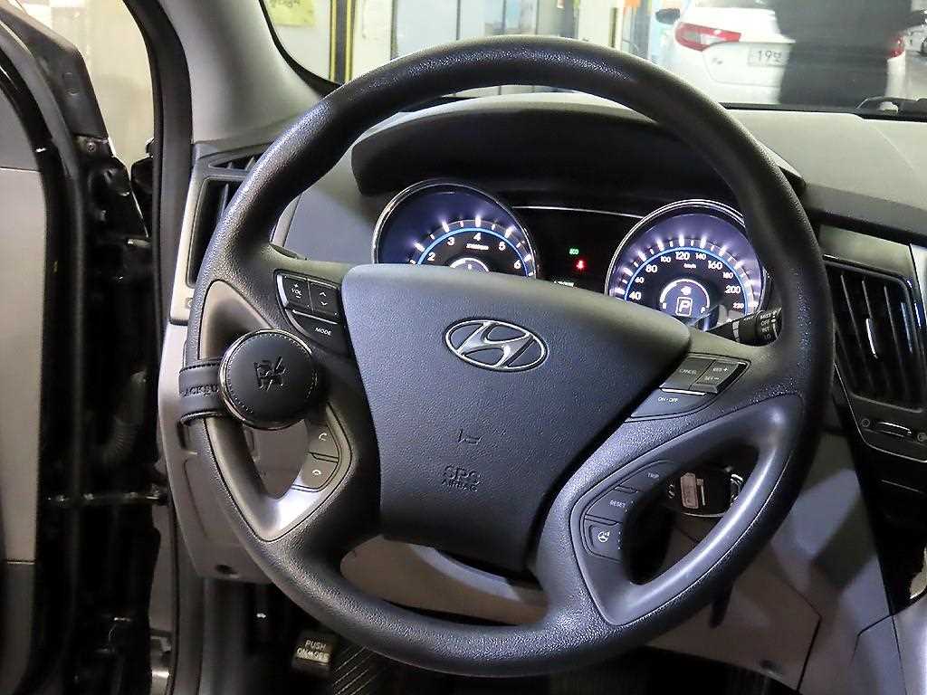 HYUNDAI Sonata - Vista 8