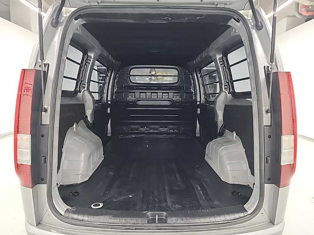 HYUNDAI Staria 2024 Plateado - Importación desde Corea - HF Imports Iquique - Foto 18
