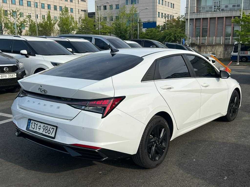HYUNDAI Avante - Vista 3