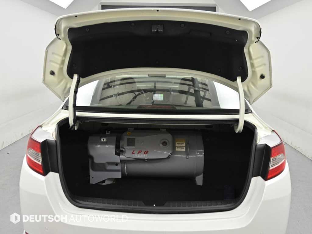 KIA K5 2012 Blanco - Importación desde Corea - HF Imports Iquique - Foto 19