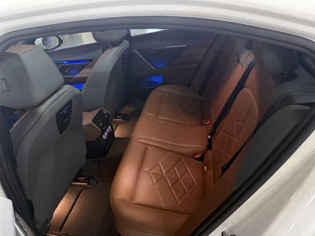 BMW 5 Series - Vista 7