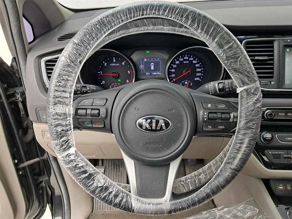 KIA Carnival - Vista 7