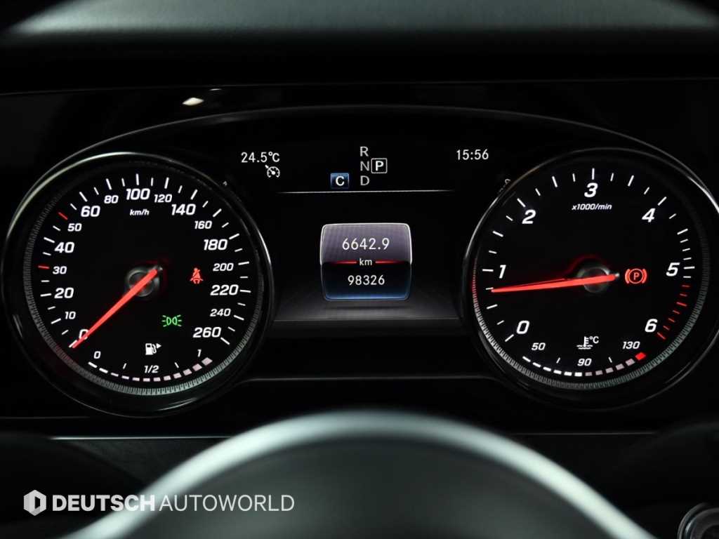 Mercedes Benz E class - Vista 8