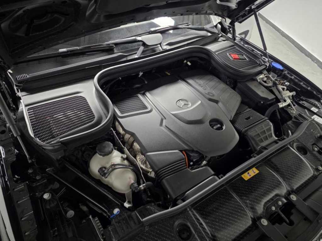 Mercedes Benz GLE Class - Vista 8
