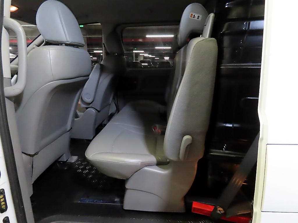 HYUNDAI Starex - Vista 7