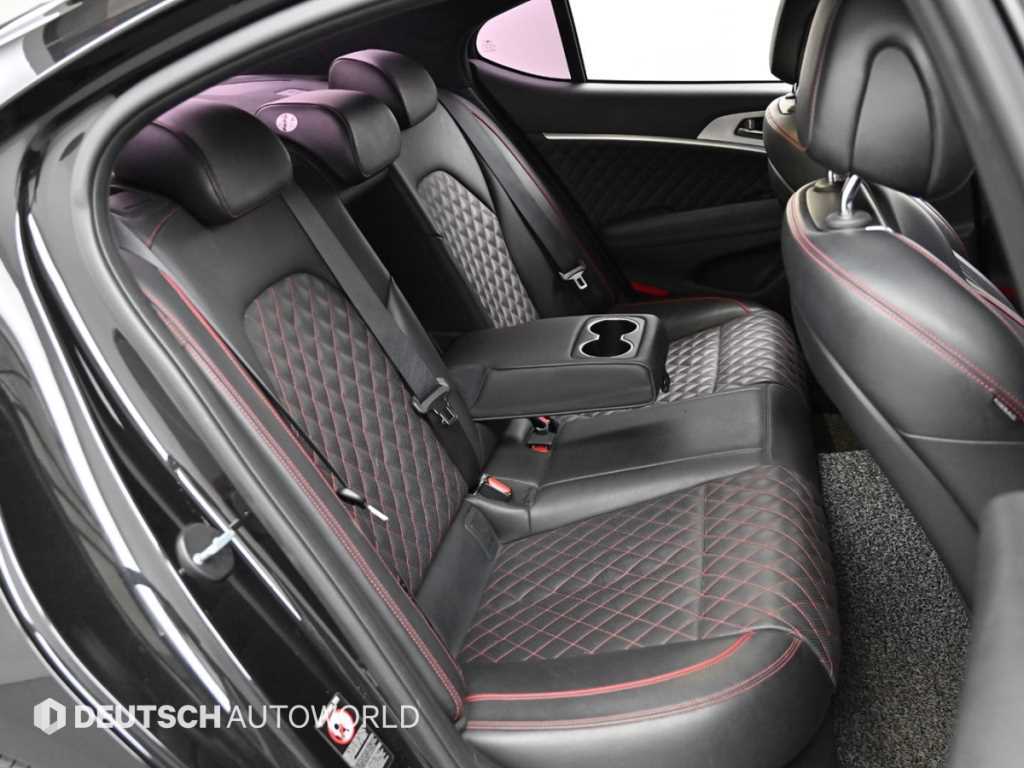 Genesis G70 - Vista 12