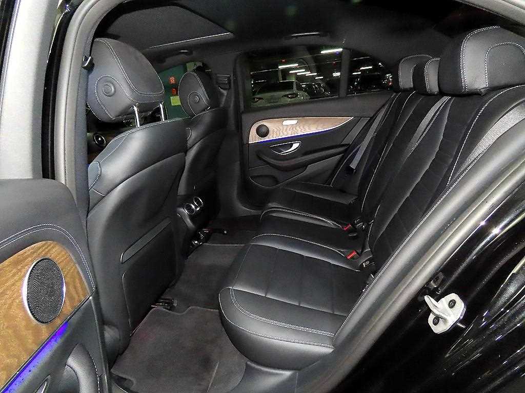 Mercedes Benz E class - Vista 7