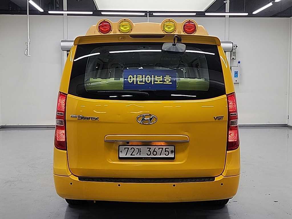 HYUNDAI Starex - Vista 3