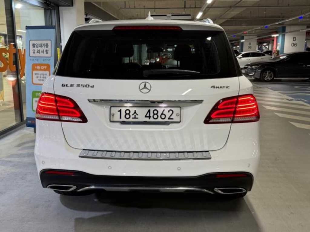 Mercedes Benz GLE Class - Vista 5