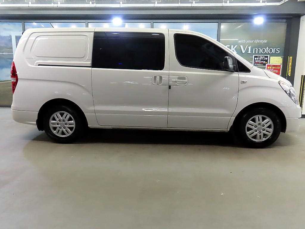 HYUNDAI Starex - Vista 3