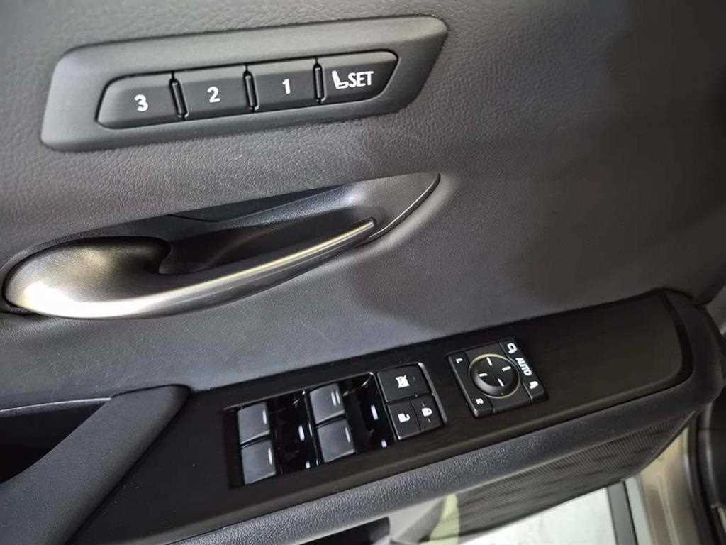 Lexus UX - Vista 12