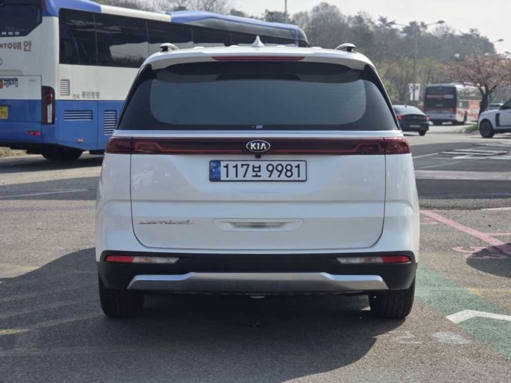 KIA Carnival - Vista 4