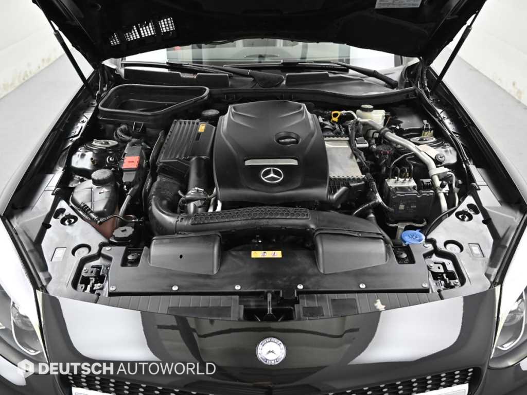 Mercedes Benz SLC Class - Vista 6
