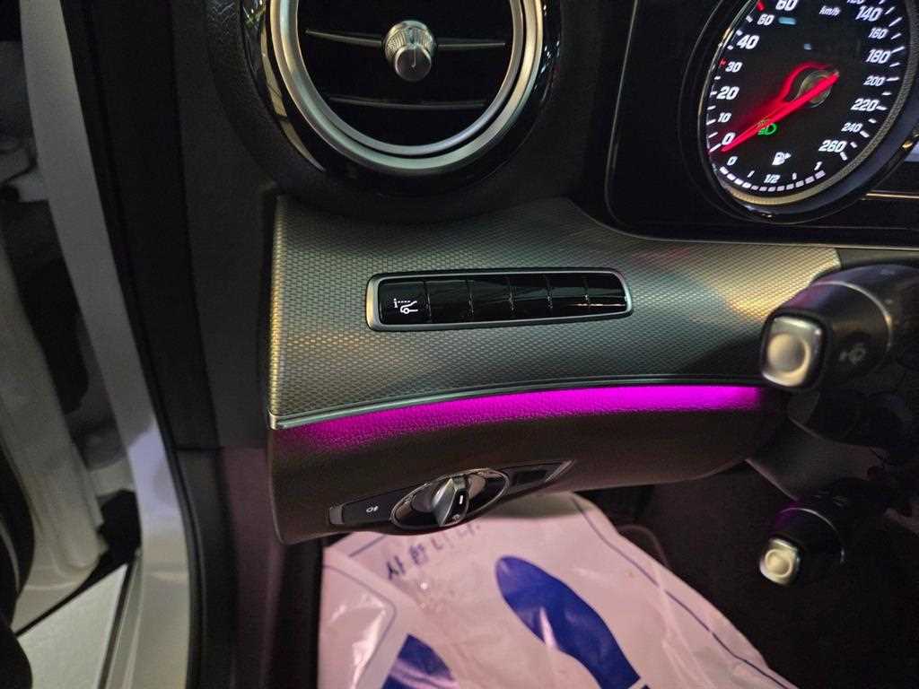 Mercedes Benz E class - Vista 5