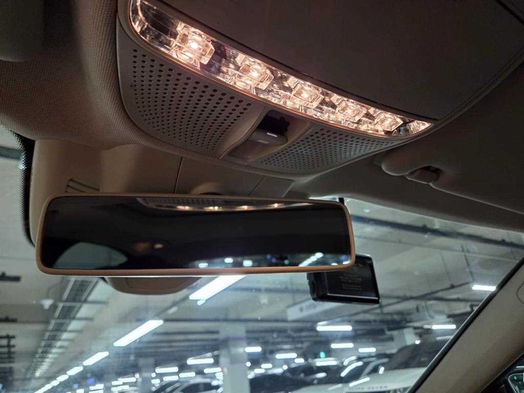 Mercedes Benz E class - Vista 9