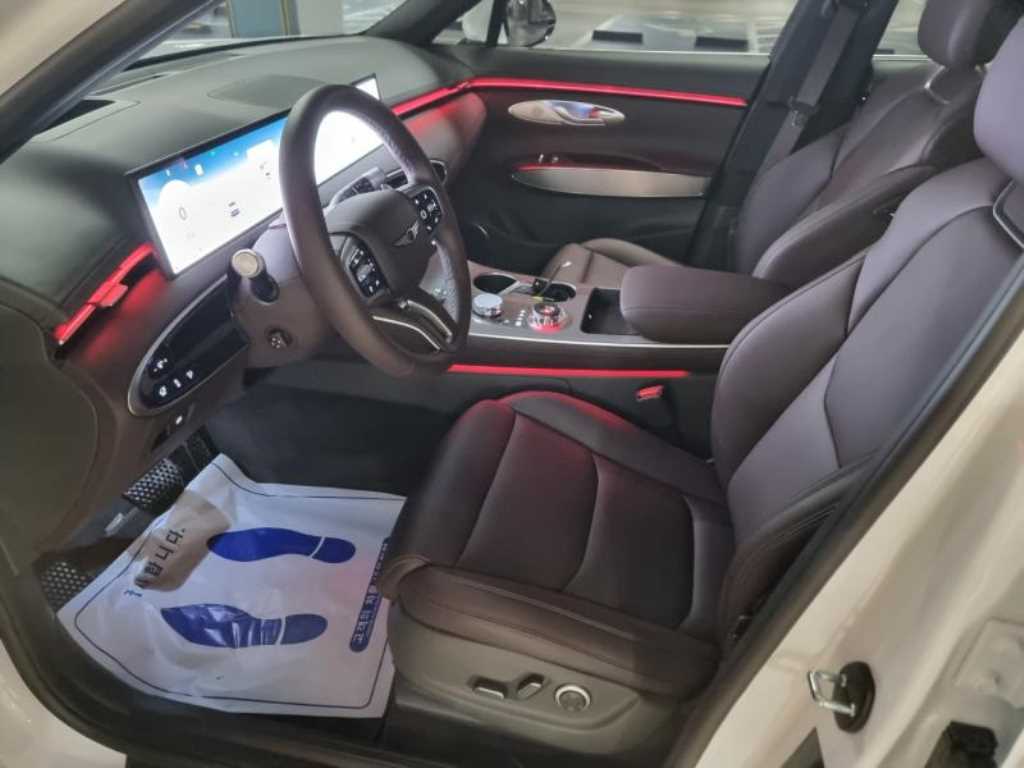 Genesis GV70 - Vista 8
