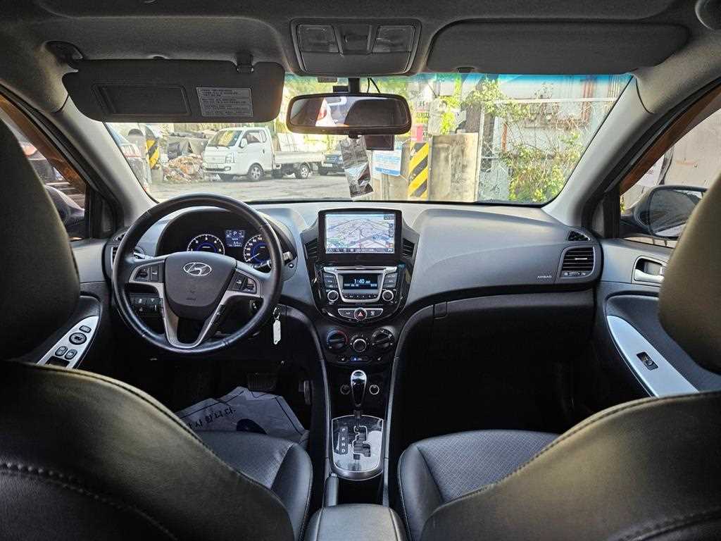 HYUNDAI Accent - Vista 8