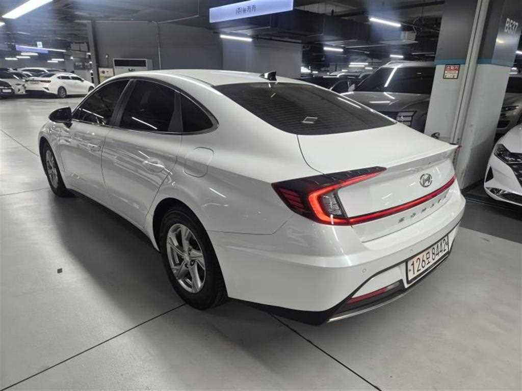 HYUNDAI Sonata - Vista 4
