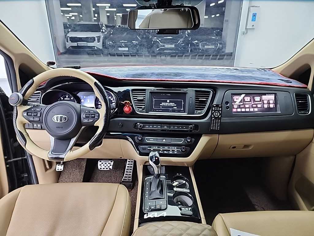 KIA Carnival - Vista 7
