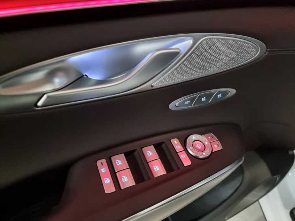Genesis GV70 2025 Blanco - Importación desde Corea - HF Imports Iquique - Foto 17
