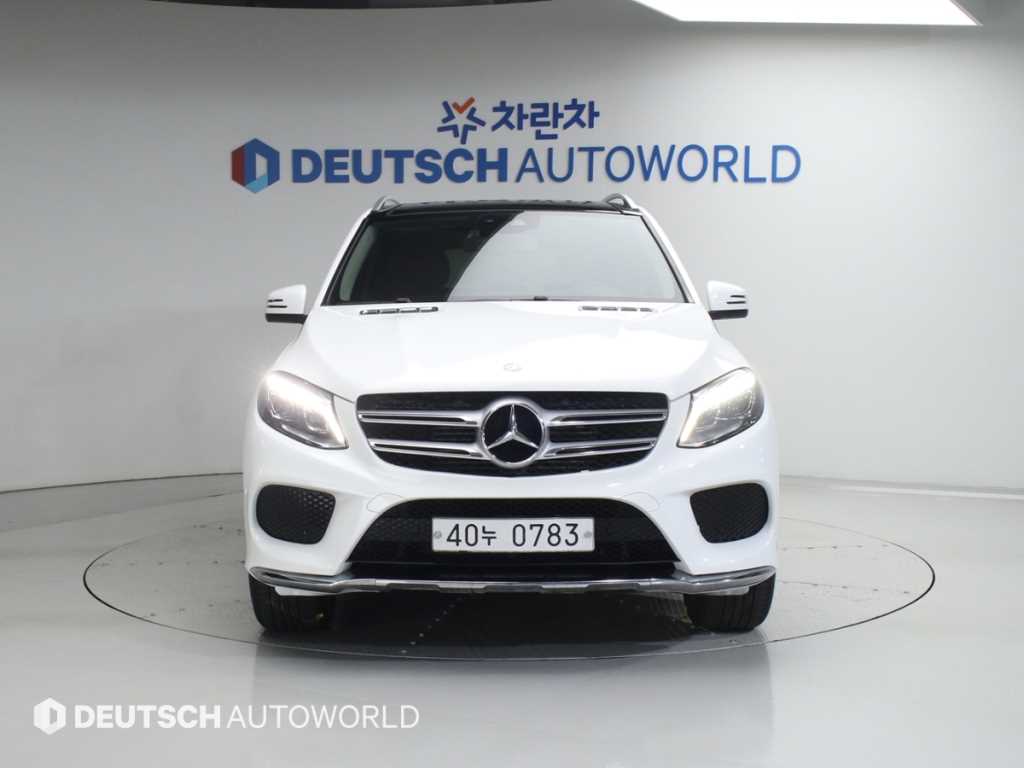 Mercedes Benz GLE Class - Vista 3