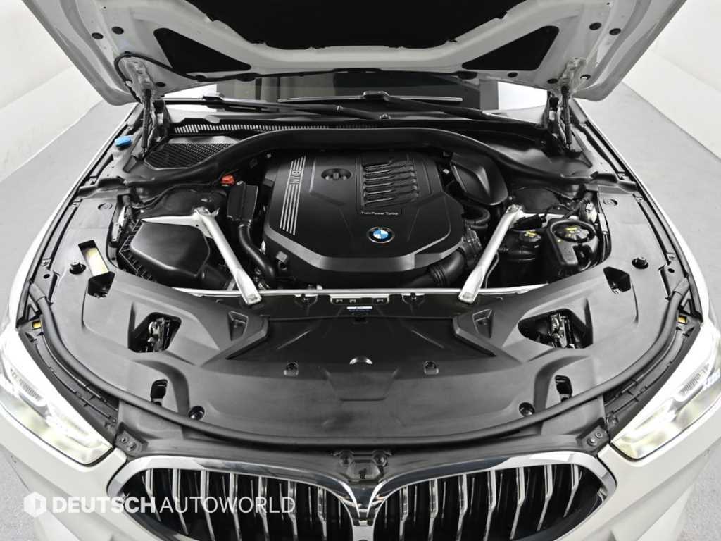 BMW 8 Series - Vista 6