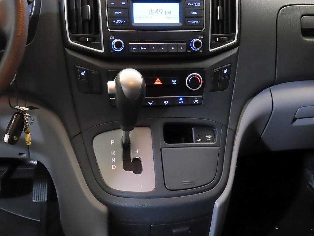 HYUNDAI Starex - Vista 12